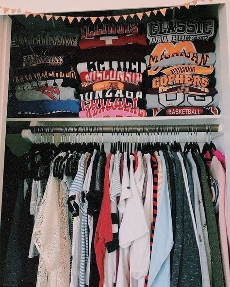 Grunge Inspo on Instagram: “✨ @fashionrblog” Penyimpanan Makeup, Dream Closets, Room Goals, Closet Goals, Dream Rooms, Room Organization, My New Room, Closet Organization, New Room