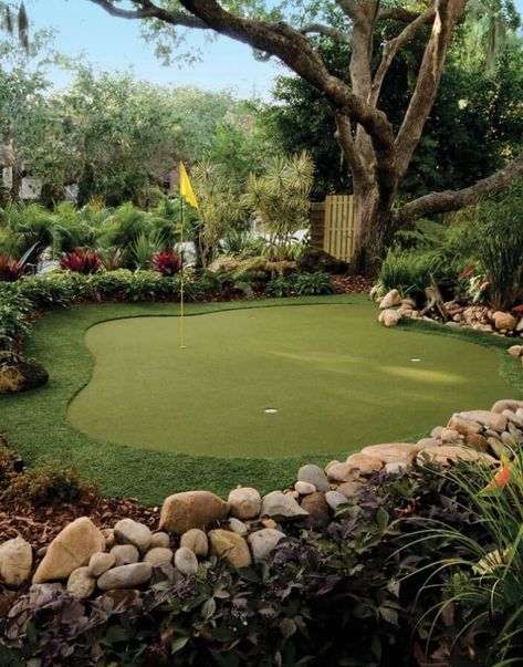 15 Amazing Backyard Putting Green Ideas to Elevate Your Golf Game 33 Green Backyard, Green Mat, Golf Green, Golf Art, Garden Stepping Stones, Tropical Landscaping, Mini Golf, Tropical Garden, Small Backyard