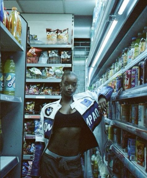 Streetwear Photoshoot, Looks Hip Hop, Corner Store, Creative Photoshoot Ideas, Black Photography, Fun Photoshoot, Photoshoot Themes, Foto Poses, Boyfriend Jean