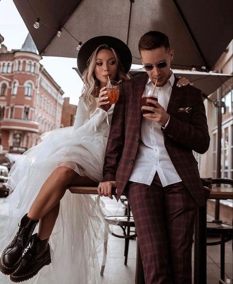 Edgy Wedding, Pre Wedding Photoshoot Outfit, Urban Wedding, Wedding Photos Poses, Civil Wedding, Pre Wedding Photos, Pre Wedding Photoshoot, Photoshoot Outfits, Short Wedding Dress