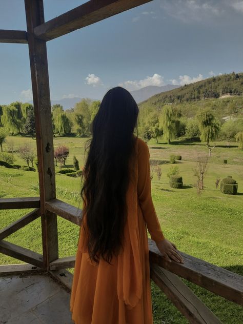 Indian Long Hair Aesthetic, Kurti Snapchat Story, Kurti Snapchat, Long Hair Girls Dpz, Long Hair Profile Picture, Indian Hair Aesthetic, Long Hair Desi, Girls Dpz Aesthetic, Indian Hairstyles For Long Hair