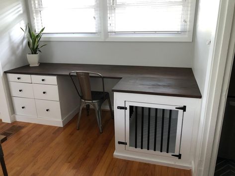 Office Dog Room, Built In Dog Bed, Dog Cabinet, Crate Desk, Diy Dog Crate, Dog Kennel Furniture, Diy Dog Kennel, Dog Spaces, Dog Room