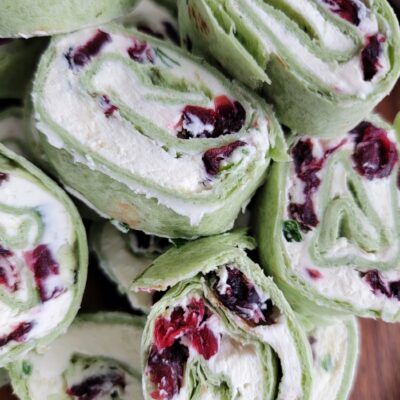 Cranberry Pinwheels, Cream Cheese Pinwheels, Pinwheels Recipe, Cheese Pinwheels, Cream Cheese Rolls, Cranberry Cream Cheese, Pinwheel Recipes, Crowd Pleasing Recipes, Veggie Soup