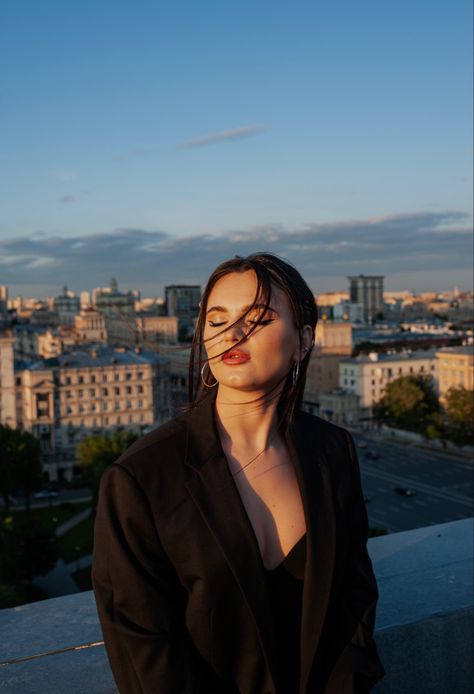 #sunset #photography #summer #roof #rooftop #moscow #instagram Rooftop Photography, Rooftop Photoshoot, Open Sky, Photography Summer, Portrait Photography Poses, Independent Women, Branding Photoshoot, Fashion Shoot, Picture Poses