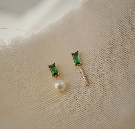 Dainty handmade delicate emerald green earrings Small Emerald Earrings, Emerald And Pearl Earrings, Emerald Earrings Wedding, Gold Minimalist Earrings, Green Pearl Earrings, Green Stud Earrings, Green Emerald Earrings, Mismatch Earrings, Coral Jewelry Set