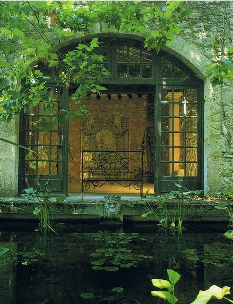 Provence Interior, 17th Century House, Ancient Houses, Fantasy Garden, Website Images, Landscape Concept, The Secret Garden, France Photos, Green House