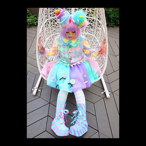 Candy Outfit Aesthetic, Pastel Crochet Top, Pastel Clowncore Fashion, Decora Fashion Aesthetic, Lotia Fashion, Clown Outfit Aesthetic, Pastel Clowncore, Decora Fashion Outfits, Cute Clown Costume