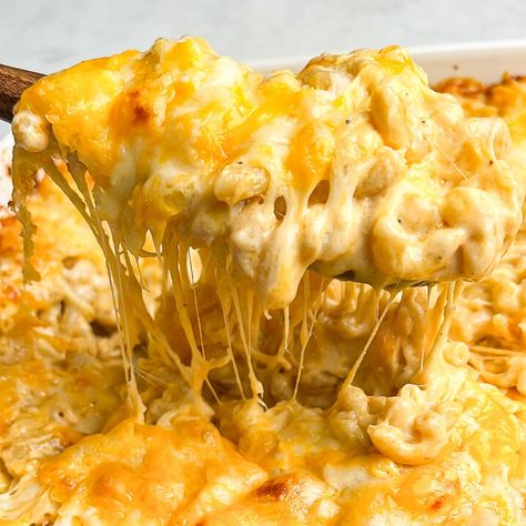 Tini's Macaroni and Cheese (Viral Recipe) Corkscrew Pasta, Ultimate Mac And Cheese, Creamy Cheese Sauce, Mac And Cheese Casserole, Holiday Side Dish, Making Mac And Cheese, Macaroni N Cheese Recipe, Holiday Side, Cheese Pairings