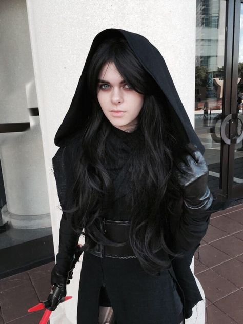 Kylo Ren Cosplay Female, Female Kylo Ren Cosplay, Female Kylo Ren Costume, Kylo Ren Disneybound, Kylo Ren Costume Women, Kylo Ren Makeup, Female Kylo Ren, Kylo Ren Outfit, Kylo Ren Costume