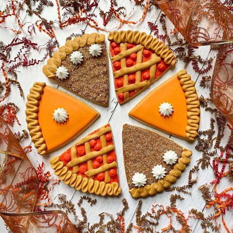 Grace Gaylord on Instagram: “Friends, I am BEYOND thrilled to announce that I will be making my cookie teaching debut at @tinymonsteracademy on Sunday, November 24 in…” Graceful Baker, Royal Frosting, Crazy Cookies, Pie Slice, Instagram Friends, Cookie Pie, Cookie Icing, Design Inspo, Cookie Decorating