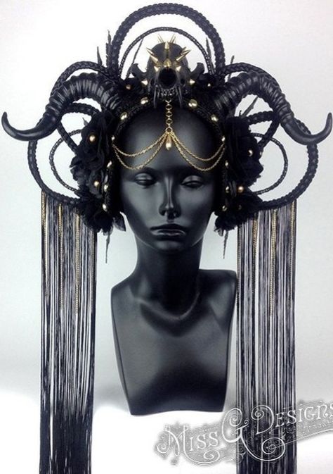 Headdress Ideas, Dark Queen, Feather Headdress, Fantasias Halloween, Fantasy Costumes, Costume Mask, Fantasy Clothing, Fantasy Fashion, Costume Design