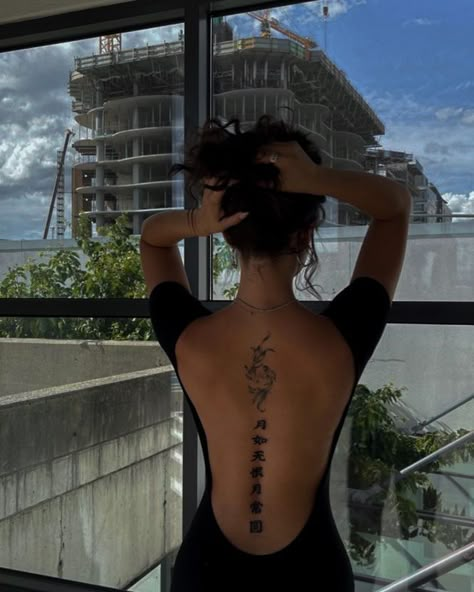 Meaningful Word Tattoos, Spinal Tattoo, Spine Tattoos For Women, Pretty Tattoos For Women, Tattoos For Black Skin, Stylist Tattoos, Classy Tattoos, Cute Tattoos For Women, Spine Tattoo