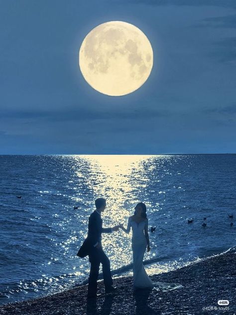 Moon Wedding, Mahō Shōjo, Cute Couple Drawings, Ulzzang Couple, Couples Images, Cute Couple Images, Cinematic Photography, Couple Drawings, Pose Reference Photo