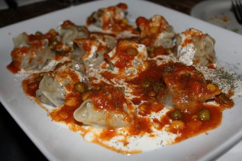 Mantu- one of my favorite foods from Afghanistan (pot stickers with lentil sauce) Afghan Mantu Recipe, Mantu Recipe, Chicken Spring Roll, Afghanistan Food, Recipe Ground Beef, Afghan Food, Afghan Food Recipes, Iranian Recipes, Chicken Spring Rolls