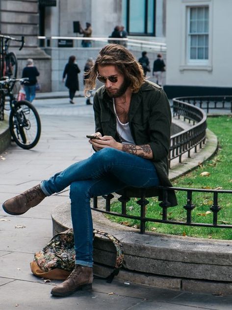 Bohemian Outfits for Men–17 Ways How to Get a Bohemian Style Bohemian Outfit Men, Boho Men Style, Fashion Week Hair, Bohemian Style Men, Boho Mode, London Fashion Weeks, Boho Men, Fashion Week 2015, Mode Boho