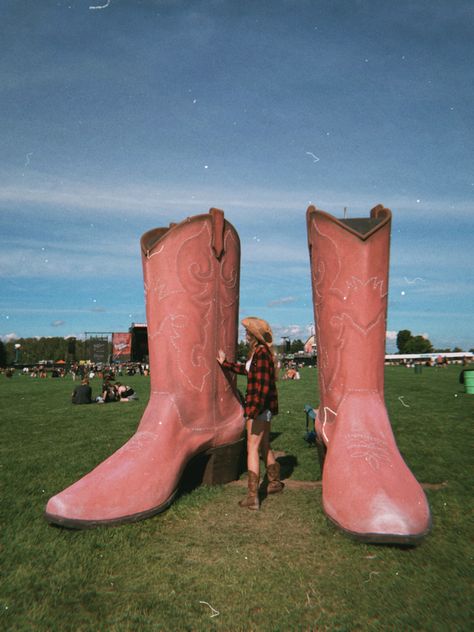 Boots And Hearts Festival Outfits, Boots And Hearts Festival, Boots And Hearts, Manifesting 2024, Boots 2024, Vision 2024, Festival Boots, Country Music Festival, Pink Cowgirl