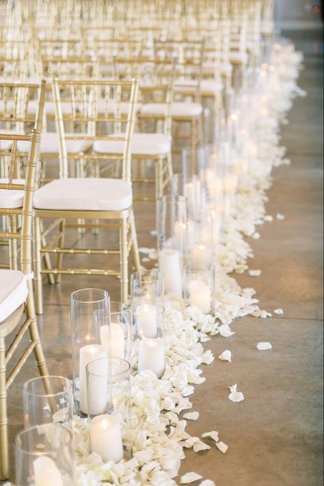 Candle Walkway, Candle Aisle Decor, Winter Wonderland Wedding Ideas, Wedding Aisle Candles, Church Aisle Decorations, Aisle Candles, Wedding Walkway, Wedding Ambiance, Ceremony Candles