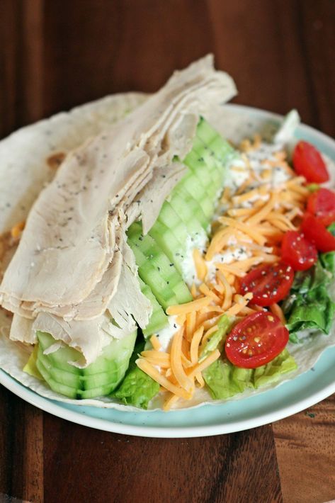 Low Calorie Turkey Wrap, High Protein Low Calorie Sandwich, High Protein Turkey Wrap, Healthy Turkey Wraps, Low Calorie High Protein Lunch, December Meals, Lunches Recipes, Low Calorie Wraps, Veg Wraps