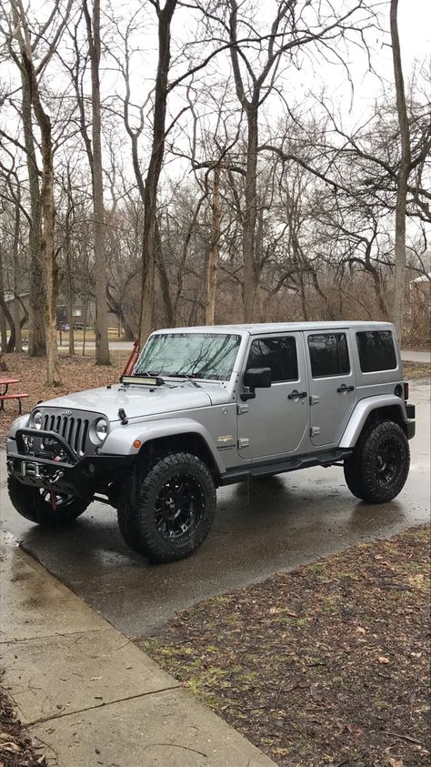 White Sahara Jeep Wrangler, New Car Aesthetic Jeep, Silver Jeep Wrangler, Mojave Jeep, Black Jeep Wrangler Sahara, White Jeep Wrangler Unlimited Sahara, Jeep Wrangler Snow, Silver Jeep, Mercedes Jeep