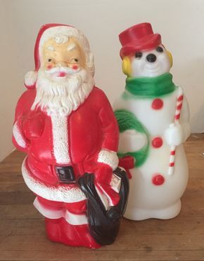 Christmas Blow Molds, Outdoor Santa, Blow Molds, Kitschy Christmas, Vintage Decorations, Christmas Trivia, Vintage Xmas, Colonial Christmas, Christmas Outdoor