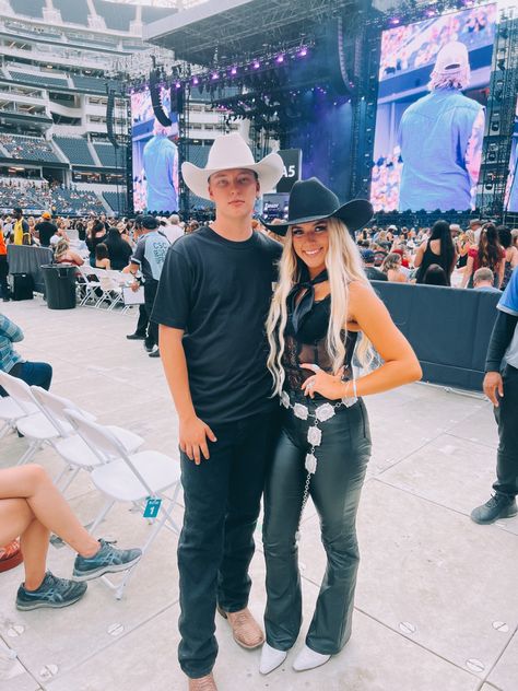 Blacked out outfit inspo for country concert🤎 Colter Wall Concert Outfit, Couples Country Concert Outfits, Boy Concert Outfit, Morgan Wallen Outfit, Morgan Wallen Concert Outfit, Rodeo Fits, Morgan Wallen Concert, Country Outfit, Couple Stuff