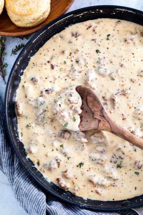 This easy stove-top sausage gravy recipe is perfect for pairing with your favorite comfort foods like biscuits, fried chicken, or steak. #breakfast #sausagegravy #biscuitsgravy Best Sausage Gravy Recipe, Easy Sausage Gravy, Homemade Sausage Gravy, Easy Gravy Recipe, Breaded Steak, Steak Breakfast, Sausage Gravy Recipe, Mild Italian Sausage, Buttermilk Fried Chicken