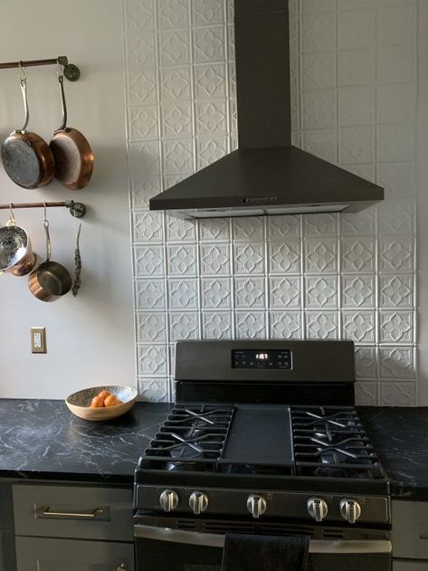 Stove Only Backsplash, Stove Alcove Backsplash, Splash Back Ideas Kitchen Stove, Metal Stove Backsplash, Kitchen Backsplash Stove Area, Farmhouse Stove Backsplash, Accent Backsplash Behind Stove, Accent Tile Behind Stove, Backsplash Behind Stove Only