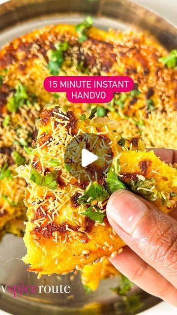 Instant Handvo Recipe, Instant Tiffin Recipes, Handva Recipe, Healthy Tiffin Recipes, Handvo Recipe, Lunch Box Recipe, Instant Food, Tiffin Recipe, Food Traditional