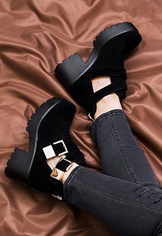 Sporty Sneakers, Elegant Heels, Cute Heels, Platform Ankle Boots, Kinds Of Shoes, Comfortable Sandals, Hot Shoes, Platform Shoes, Wearing Black