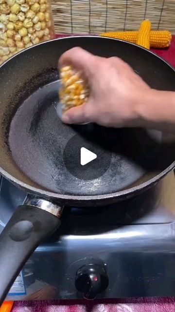 Making Popcorn, How To Make Popcorn, How To Make Corn, Instagram Recipes, Popcorn Kernels, Game Snacks, Popcorn Recipes, Healthy Oils, Snack Chips