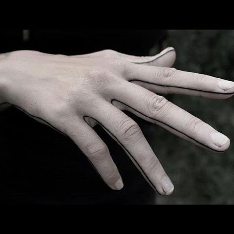 Hand Outline, Henne Tattoo, French Tattoo, Hand Lines, Side Tattoos, Home Tattoo, Skin Art, Minimal Tattoo, Line Tattoos