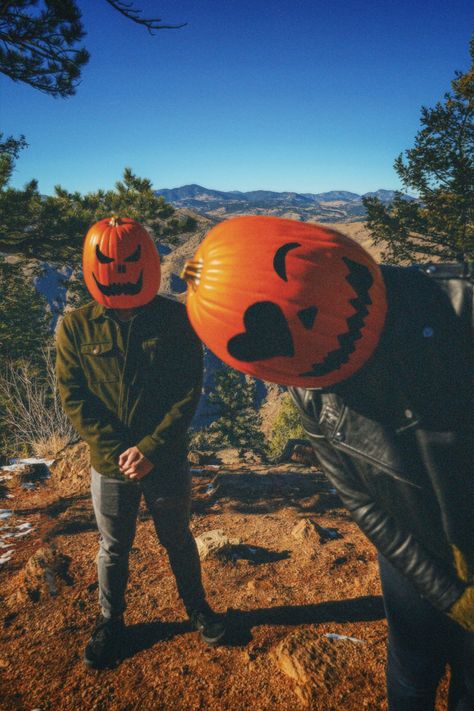 Jack-o-lantern photoshoot, couples photoshoot, october, halloween inspo, pumpkin head Cute Couple Pics Halloween, Jack O Lantern Photoshoot, Pumpkin Head Photoshoot Family, Jack O Lantern Head Photoshoot, Jackolantern Head Photoshoot, Halloween Pumpkin Head Photoshoot Couple, Pumpkin Head Photoshoot Couple, Best Friend Pumpkin Head Photoshoot, Pumpkin Heads Couple