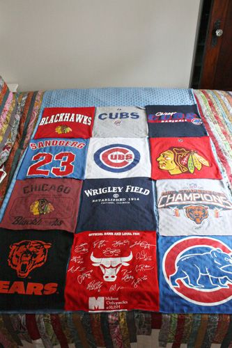 Hockey Quilt, Tshirt Quilt Diy, T Shirt Blanket, Shirt Blanket, Diy Tshirt, Blanket Tutorial, Memory Blanket, Shirt Quilts, Tshirt Blanket