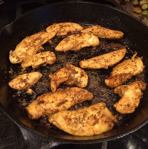 3 ingredients and less than 30 minutes to make these kickin' Skillet Blackened Chicken Tenders - Family Savvy Skillet Chicken Tenders, Cast Iron Fried Chicken, Blackened Chicken Tenders, Seasoning For Fish, Healthy Chicken Fingers, Family Savvy, Loaded Chicken, Cast Iron Chicken, Chicken Lunch Recipes