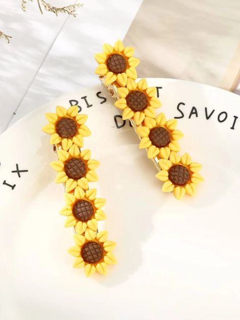 2pcs Sunflower Decor Alligator Hair Clip | SHEIN EUR Sunflower Hair Accessories, Stars Outfit, Sunflower Hair, Sunflower Theme, Crochet Bow, Alligator Hair Clip, Diy Yarn Crafts, Crochet Bows, Sunflower Decor