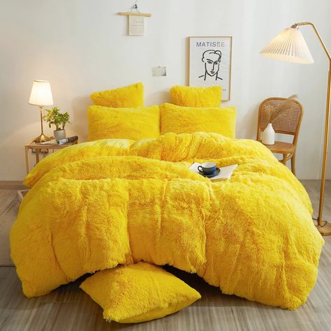 The warm and comfortable faux fur Duvet cover is usually used as a protective cover for Duvet or quilt. The Plush duvet cover and pillow case use fashionable plush faux fur and silky velvet to create a comfortable and fluffy texture. Fur Comforter, Fluffy Comforter, Velvet Bedding Sets, Heart Cushion, Fluffy Bedding, Velvet Bed, Decoration Inspiration, Comforter Cover, Decoration Design