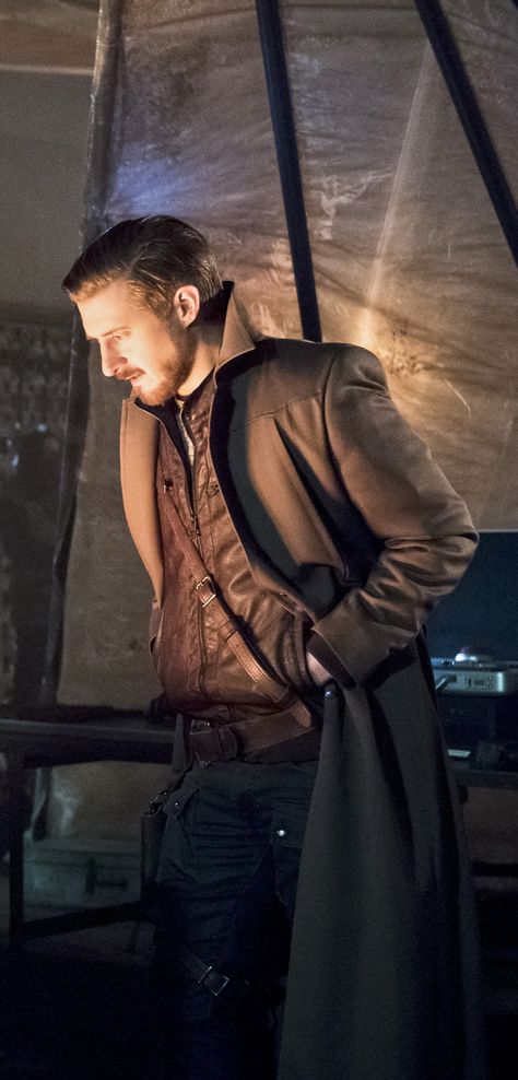 Legends of Tomorrow - 1x13 Rip Hunter HQ Rip Hunter Legends Of Tomorrow, Dc Arrowverse, Captain Canary, Family Lot, Legend Of Tomorrow, Rip Hunter, Superhero Tv Series, Arrow Oliver Queen, Arthur Darvill