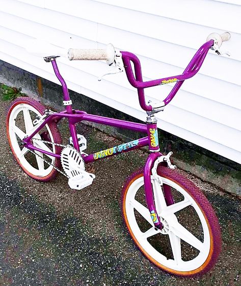 Dyno Bmx Old School, Gt Bicycles, Gt Bikes, Gt Bmx, Vintage Bmx Bikes, Bicycle Frames, Bmx Bicycle, Pedal Car, Bmx Freestyle