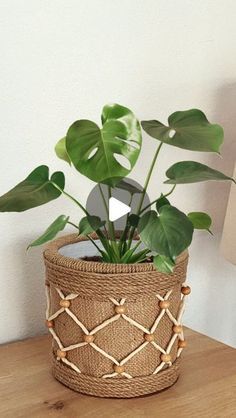 Diy Jute Crafts, Jute Rope Crafts, Bucket Crafts, Recycling Diy, Rope Craft Ideas, Dekoratívne Vence, Decor Makeover, Jute Craft, Pot Decor