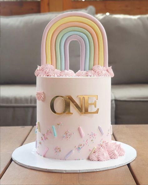 Rainbow Cake One Year Old, Pastel Rainbow Cake 1st Birthday, Pastel Rainbow First Birthday Cake, Pastel 1st Birthday Cake, Rainbow Theme Birthday Cake, Pastel First Birthday Cake, 1st Birthday Cake Rainbow, Birthday Cake Rainbow Theme, Rainbow Pastel Cake