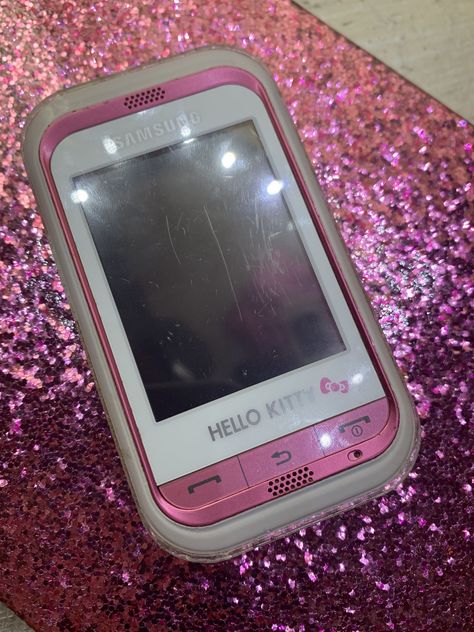 I just found my samsung hello kitty phone i bought back in 2011! absolutely loved it back then and im so happy to find it again! now i have a brand new s6 and loving it ! found it in my special drawer hehe 😍 Samsung Hello Kitty Phone, 2000s Phone, Hello Kitty Decorations, Cat App, Hello Kitty Phone, Phone Template, Nokia Phone, Phone Cover Design, Hello Kit