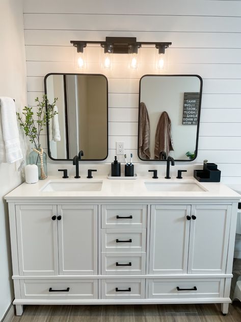 Organization Ideas Bathroom, Black Bathroom Fixtures, Black Bathroom Light, Bathroom Organization Ideas, Modern Bathroom Remodel, Modern Farmhouse Bathroom, Double Vanity Bathroom, White Vanity Bathroom, Bathroom Remodel Shower