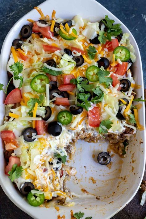 This Low Carb Taco Casserole Recipe is the perfect dinner idea for anyone trying to eat low carb or Keto. A satisfying meal that is quick, easy and nutritious. Make rice to serve on the side and this will be a family favorite weeknight dinner! #tacotuesday #tacorecipes #tacocasserole #ketorecipes- low carb califlower recipes - low carb recipies - recipes low carb - keto dinner - clean keto recipes Low Carb Califlower Recipes, Low Carb Taco Casserole, Baked Meals, Pork Crockpot, Recipes Broccoli, Low Carb Taco, Abs Diet, Keto Casseroles, Low Carb Tacos