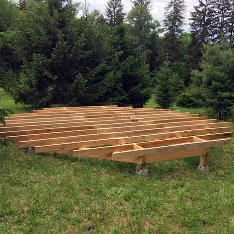 floor joists on a yurt platform Off Grid Yurt, Yurt Platform, Yurt Plans, Wooden Yurts, Yurt Design, Yurt Ideas, Building A Yurt, Luxury Yurt, Mountain Temple