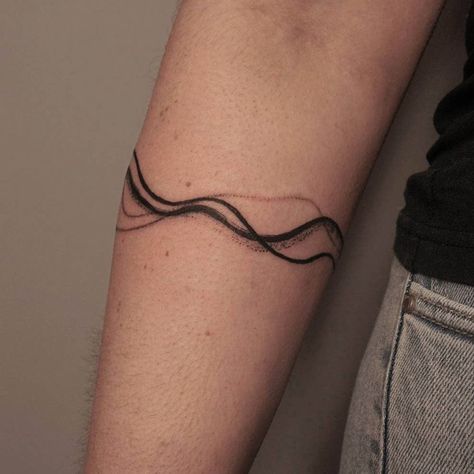 Tattoo Bands Women Arm, Swirl Arm Band Tattoo, Line Art Arm Tattoos For Women, Wrap Around The Arm Tattoo, Line Tattoos Around Arm, Wavy Arm Band Tattoo, Arm Twist Tattoo, Wave Lines Tattoo, Wavy Tattoo Design Arm