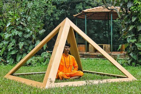 Wooden Meditation Pyramid 8 Base for Spiritual Healing Heavy Reiki Room Ideas, Meditation Pyramid, Pyramid House, Wooden Pyramid, Spiritual Items, Copper Pyramid, Reiki Room, Beauty Salon Design, Japanese Interior Design