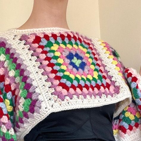 Moa P Blomqvist on Instagram: "Another pic of the 697 shrug because why not?   Go check it out on honsedesign.com or w/e  #crochet #grannysquare #crochetshrug" Crochet Granny Shrug, Granny Square Shrug, Crochet Shrug, Crochet Inspo, Granny Squares, Crochet Granny, May 22, Crochet Clothes, Granny Square