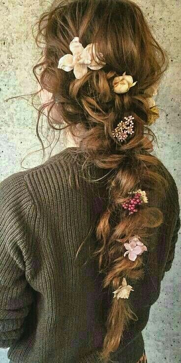 Girl with Curly Hair Braid hairstyle with flowers down her hair Medieval Hair, Medieval Hairstyles, Flower Braids, Flowers In Her Hair, Fairy Hair, Wedding Hair And Makeup, Aesthetic Hair, Bride Hairstyles, Hair Dos