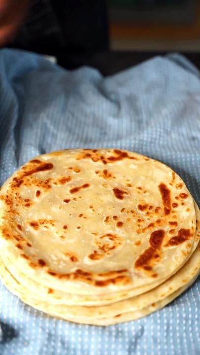 Soft Roti Recipe, Soft Chapati Recipe, Chapati Recipes, Roti Recipe, How To Make Dough, Bistro Food, Soul Food Dinner, Tasty Recipes Videos, Chapati