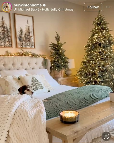 Cozy Christmas Bedroom Aesthetic, Christmas Bedroom Decor, Holiday Bedroom, Cozy Christmas Decor, Christmas Decor Inspiration, Christmas Themes Decorations, Christmas Decorations Bedroom, Christmas Room Decor, Christmas Bedroom